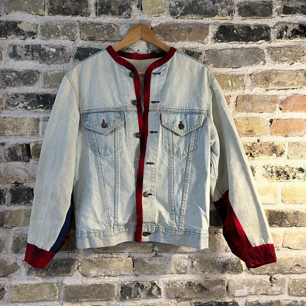 VINTAGE 80s/90s LEVI JACKET!